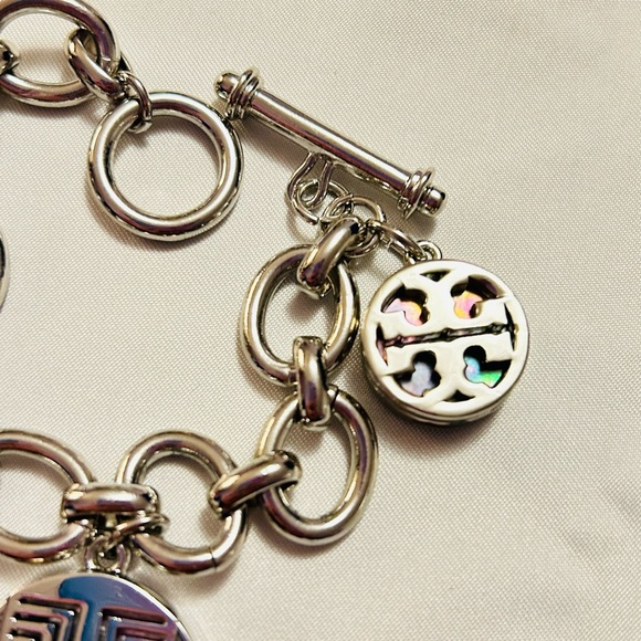 🔥NWOT🔥RARE Tory Burch Iridescent Charm Bracelet - Picture 7 of 13